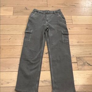 Hollister women’s Charcoal Cargo Pants, size 6 L